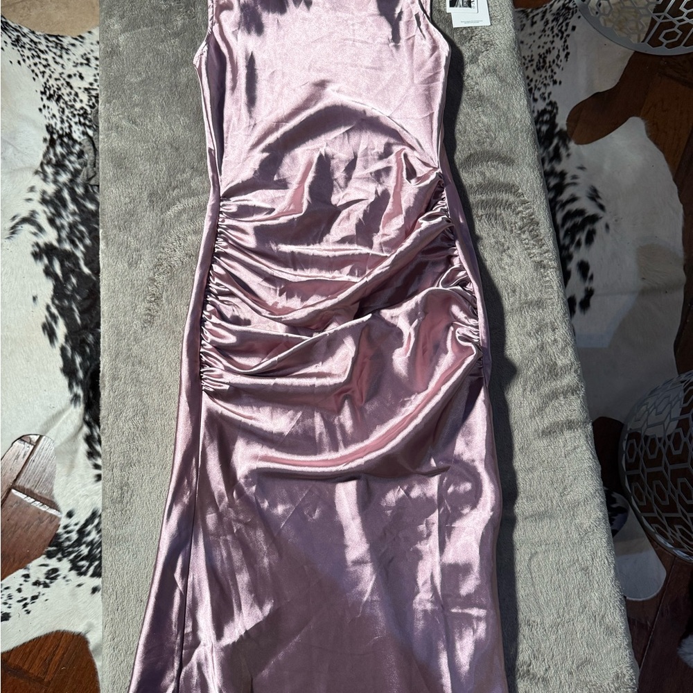 Emerald Sundae
Juniors' Satin Pleated Slit Gown